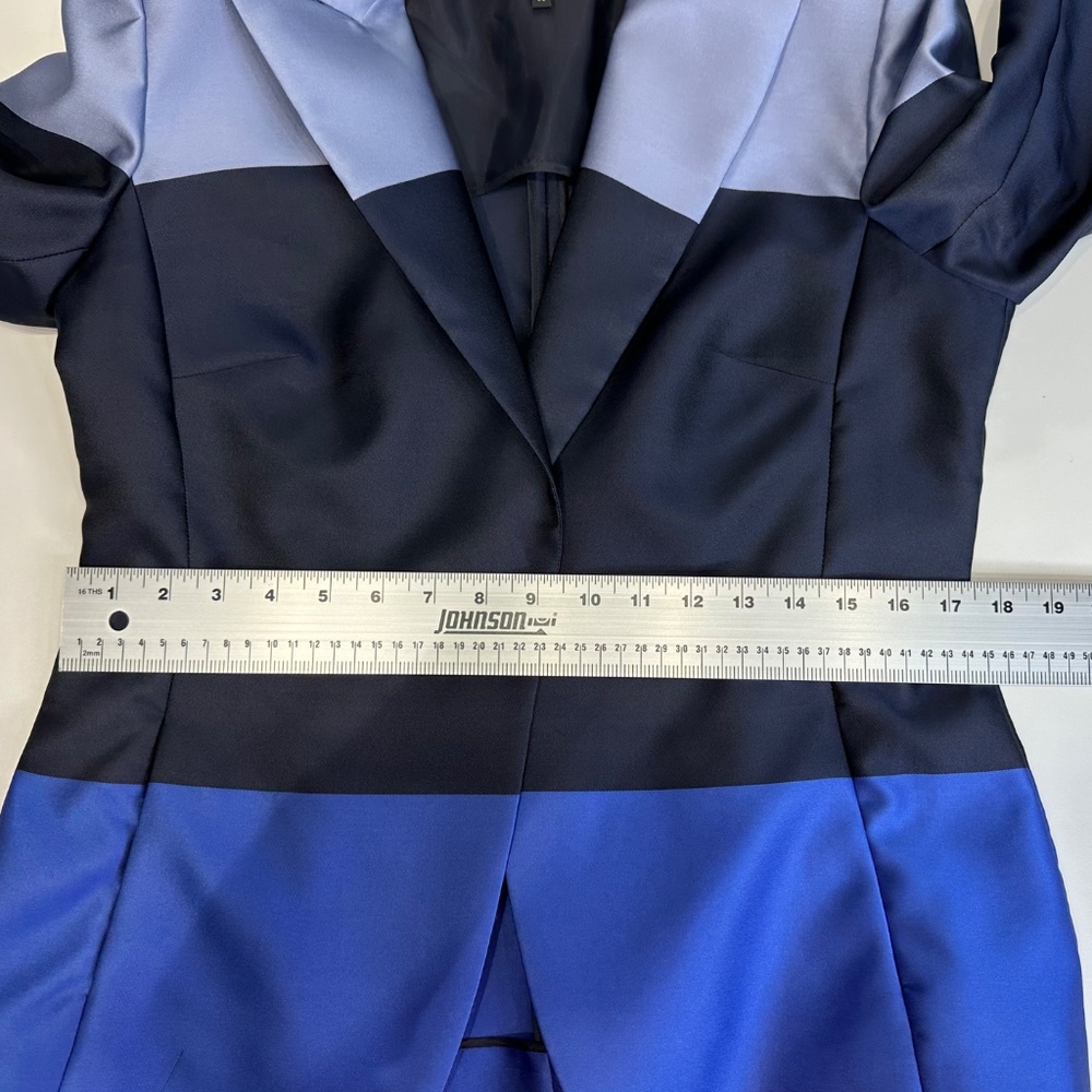Escada Stylish Colorblock Blazer in Blues. Size 40. Lined. Like new! - Picture 8 of 13